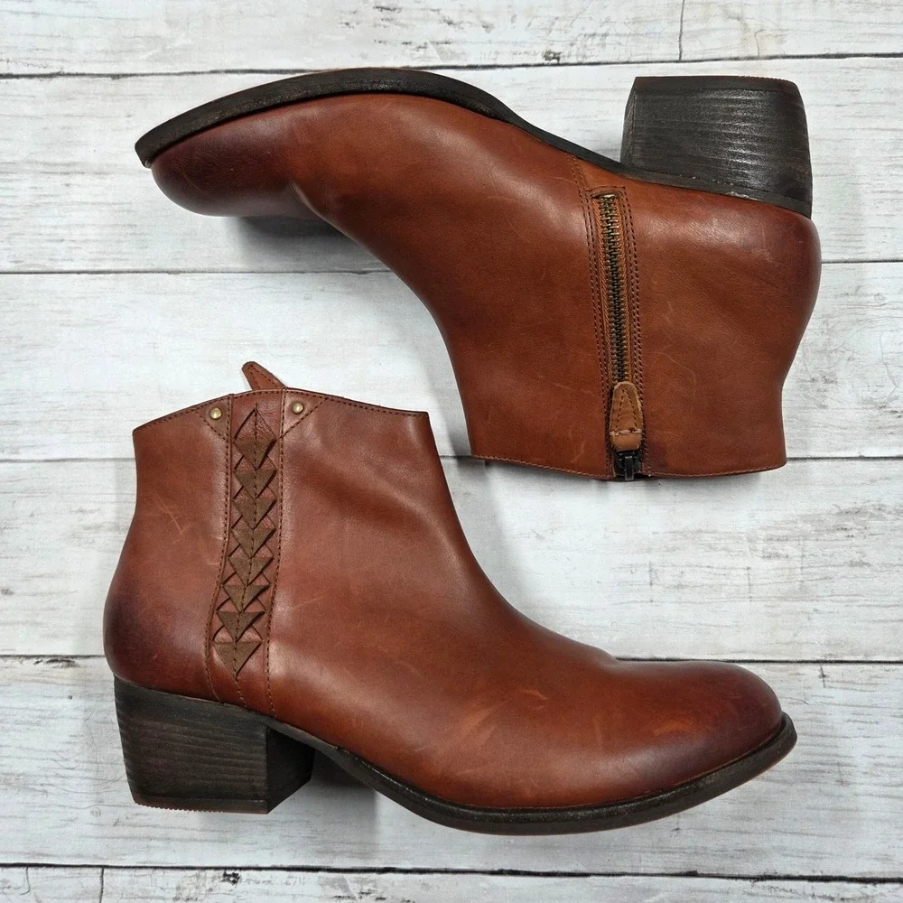 Clarks Artisan Maypearl Ankle Boots Women 9M Tan Leather Braided Block Heel Zip